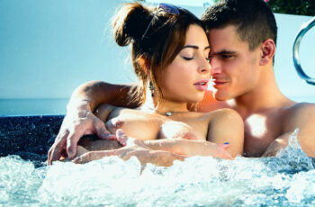 Jacuzzi – Ally Breelsen, Maxmilian Dior